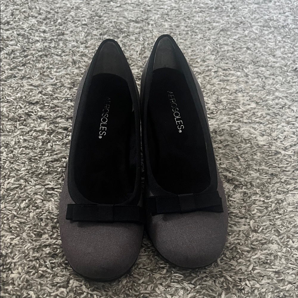 AEROSOLES Women's Gray Heels with Bow